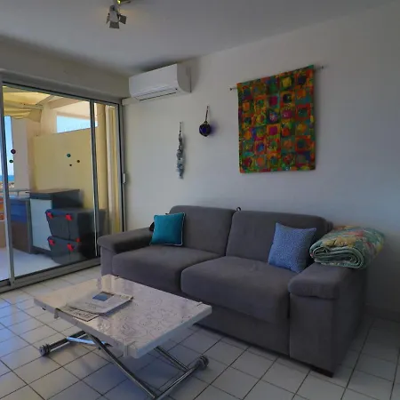 Magnifique 2 Pieces Renove Avec Climatisation Et Parking Prive - Fr-1-472a-277